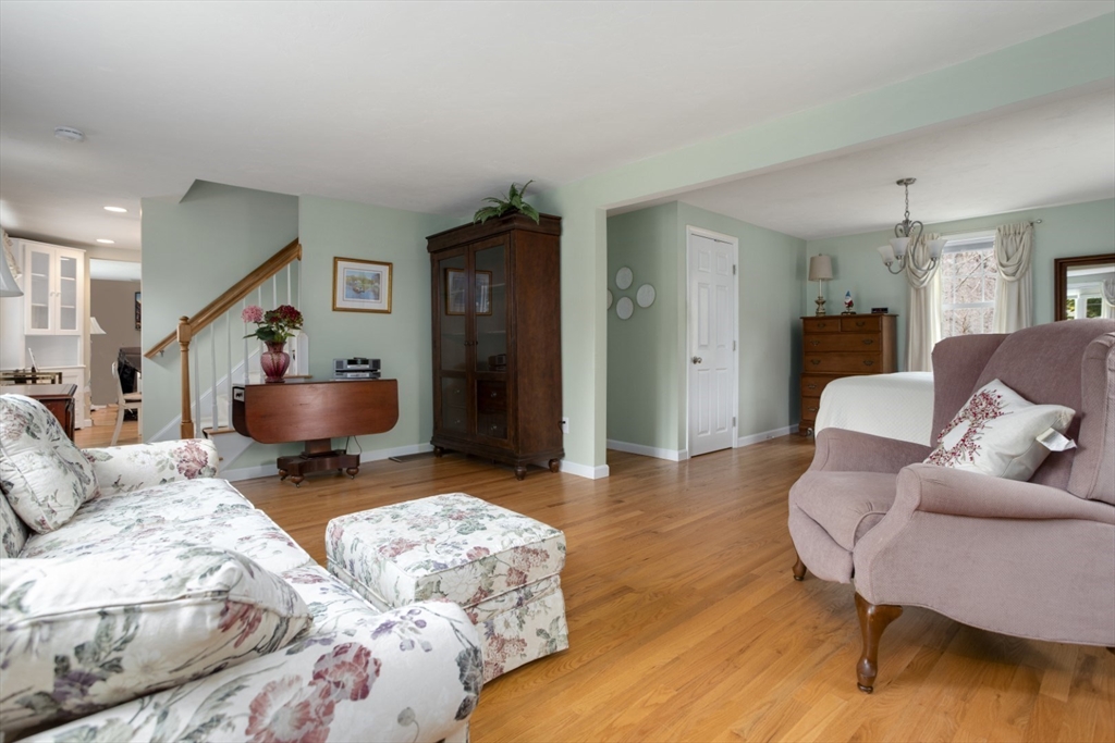 3 Dunster Road Bedford, MA 01730 - Photo 9 of 30 Gallery Image 9