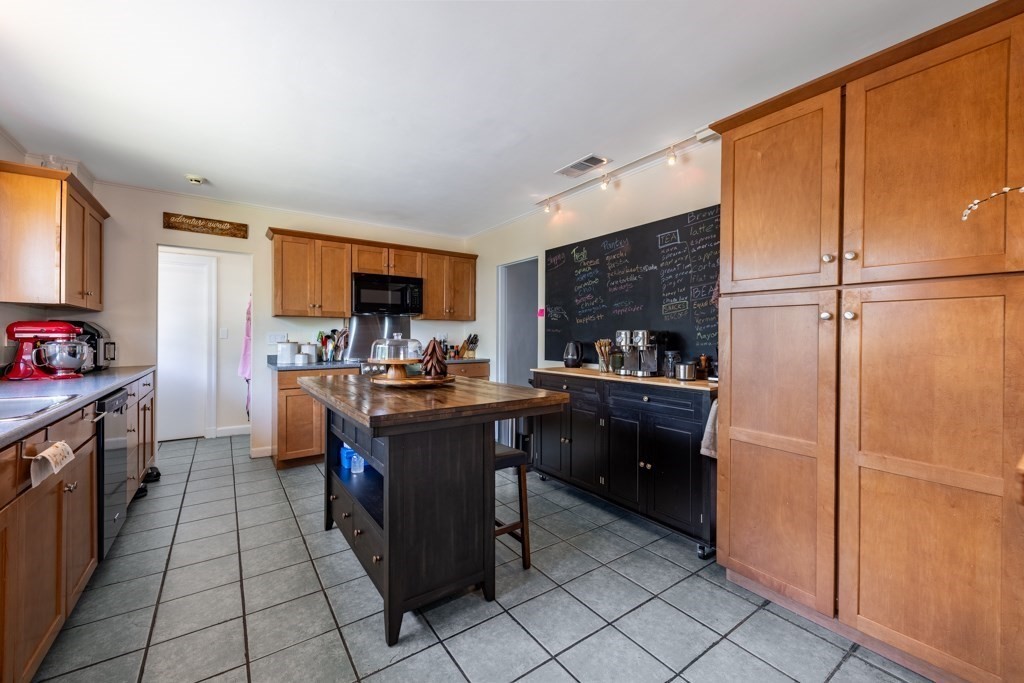 20 Westvale Road Medford, MA 02155 - Photo 5 of 26 Gallery Image 5