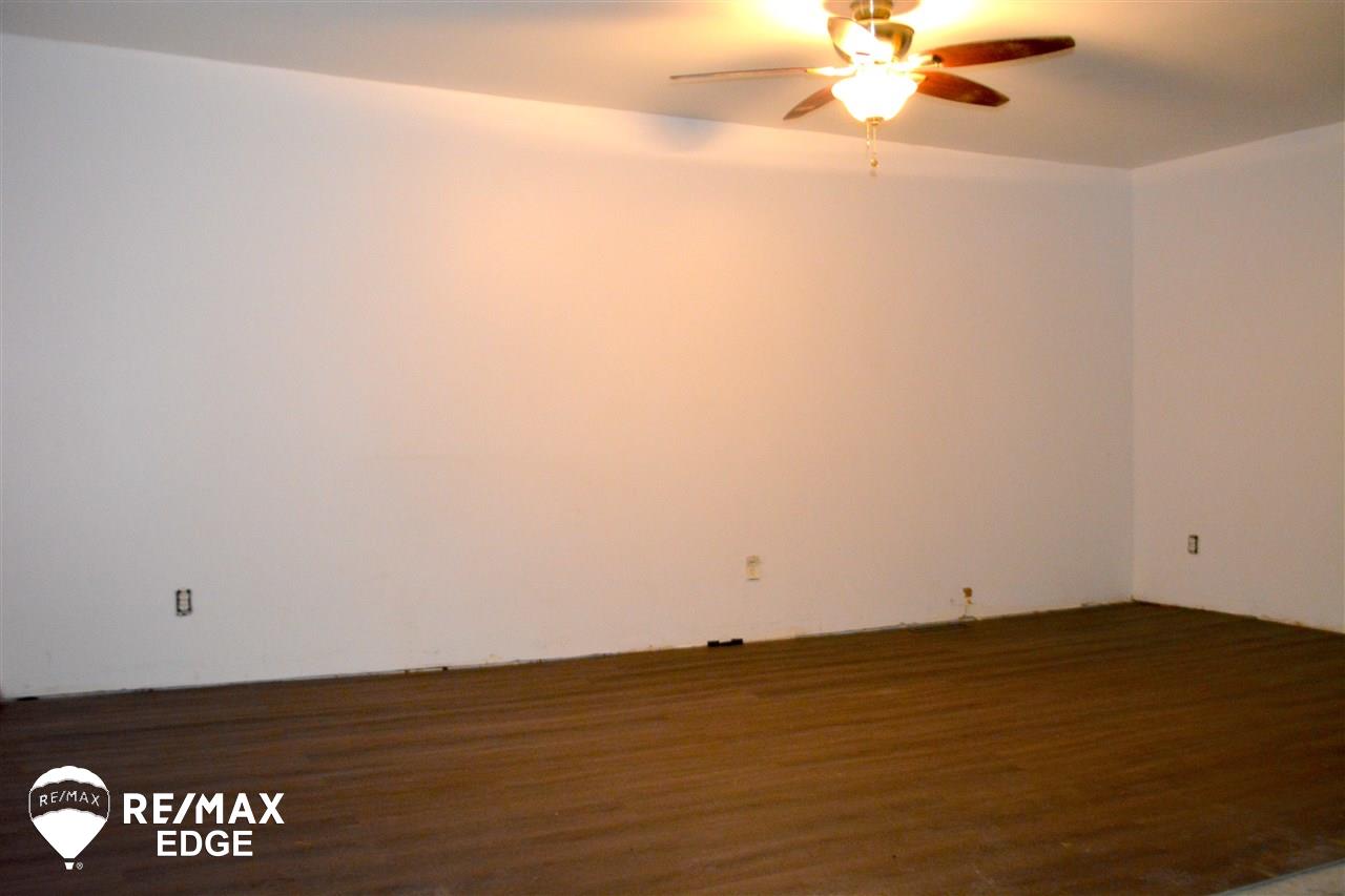 9385 North Vassar Road Mount Morris, MI 48458 - Photo 8 of 13 50002849-7.JPG