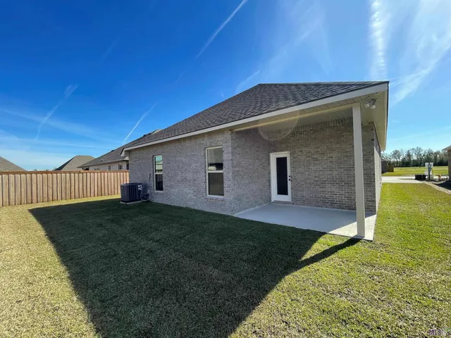 $304,015 | 459 Rue Des Affaires, Houma, LA 70364