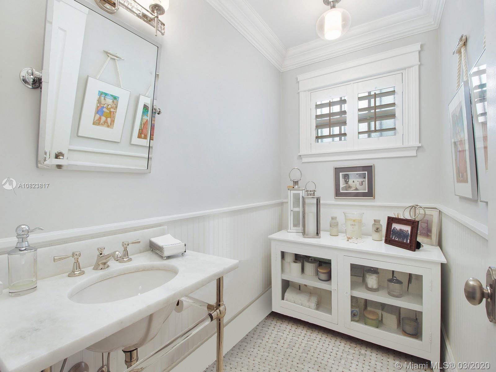34 Southwest 22nd Road Miami, FL 33129 - Photo 12 of 15