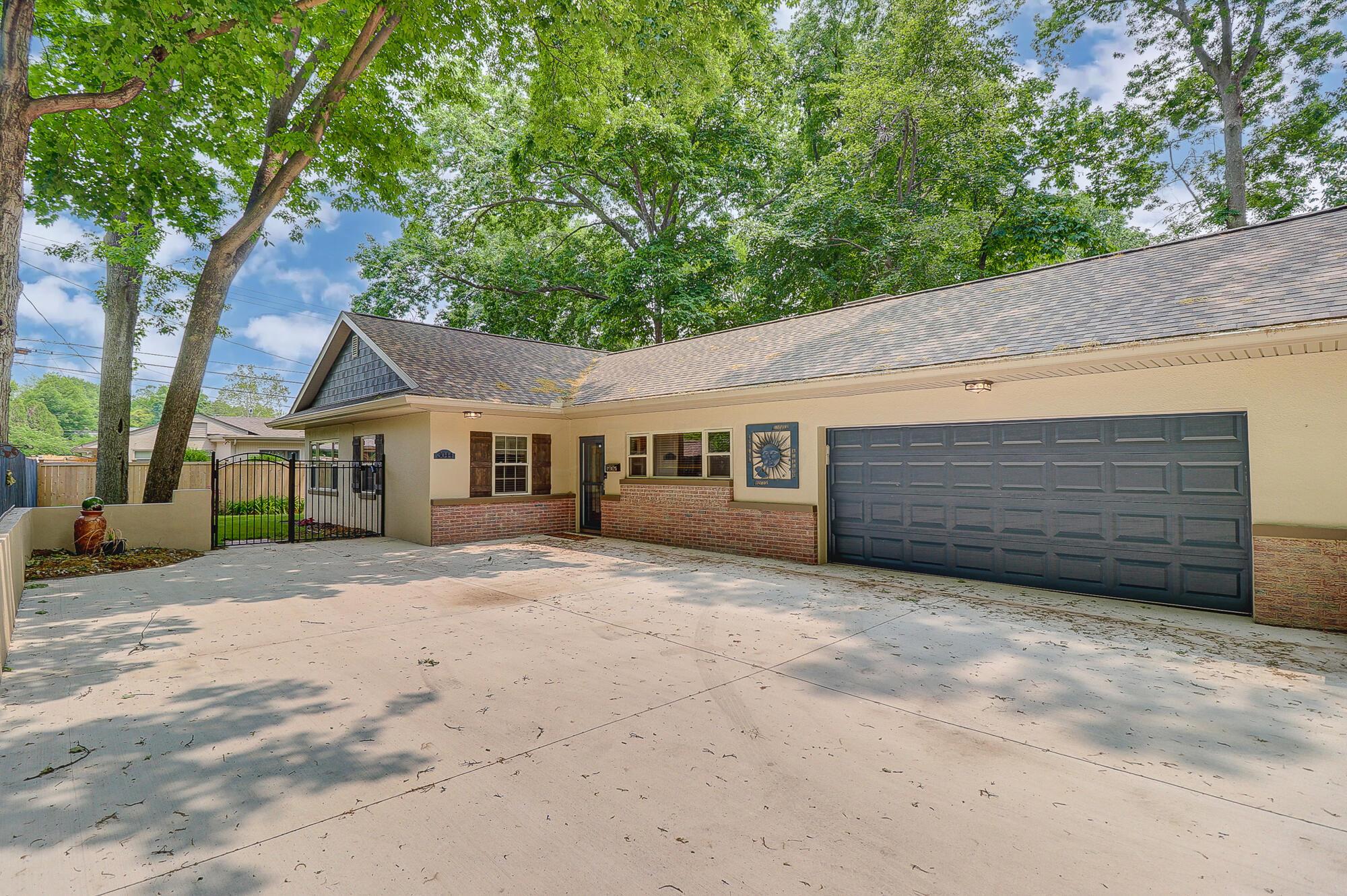 3044 Herrick Road Columbus, OH 43221 - Photo 6 of 36 007