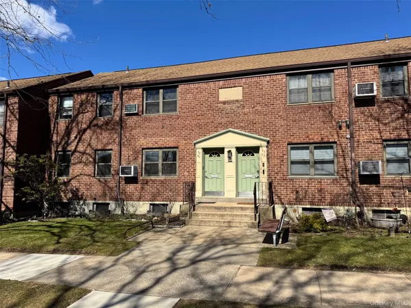 $350,000 | 57-41 246th Crescent, Unit LOWR | Douglaston