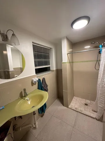 $1,765,000 | 7025 Rue Granville, Miami Beach, FL 33141