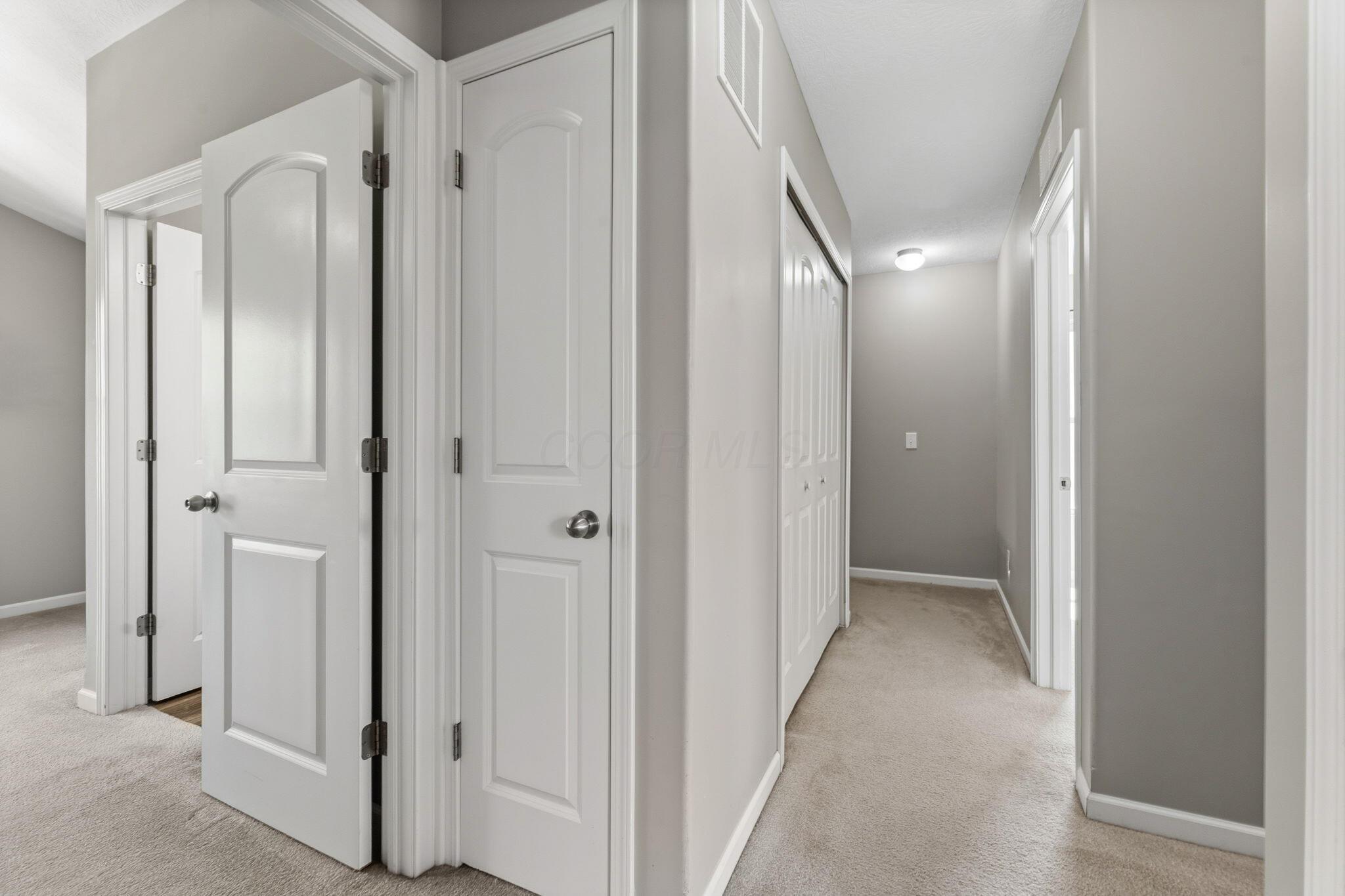 5633 Renner Road Columbus, OH 43228 - Photo 24 of 39 Hallway