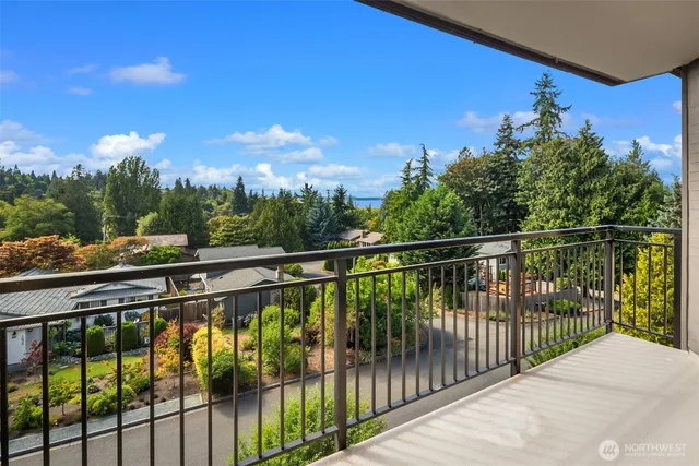 $795,000 | 1071 4th Avenue South, Unit 302, Edmonds, WA 98020