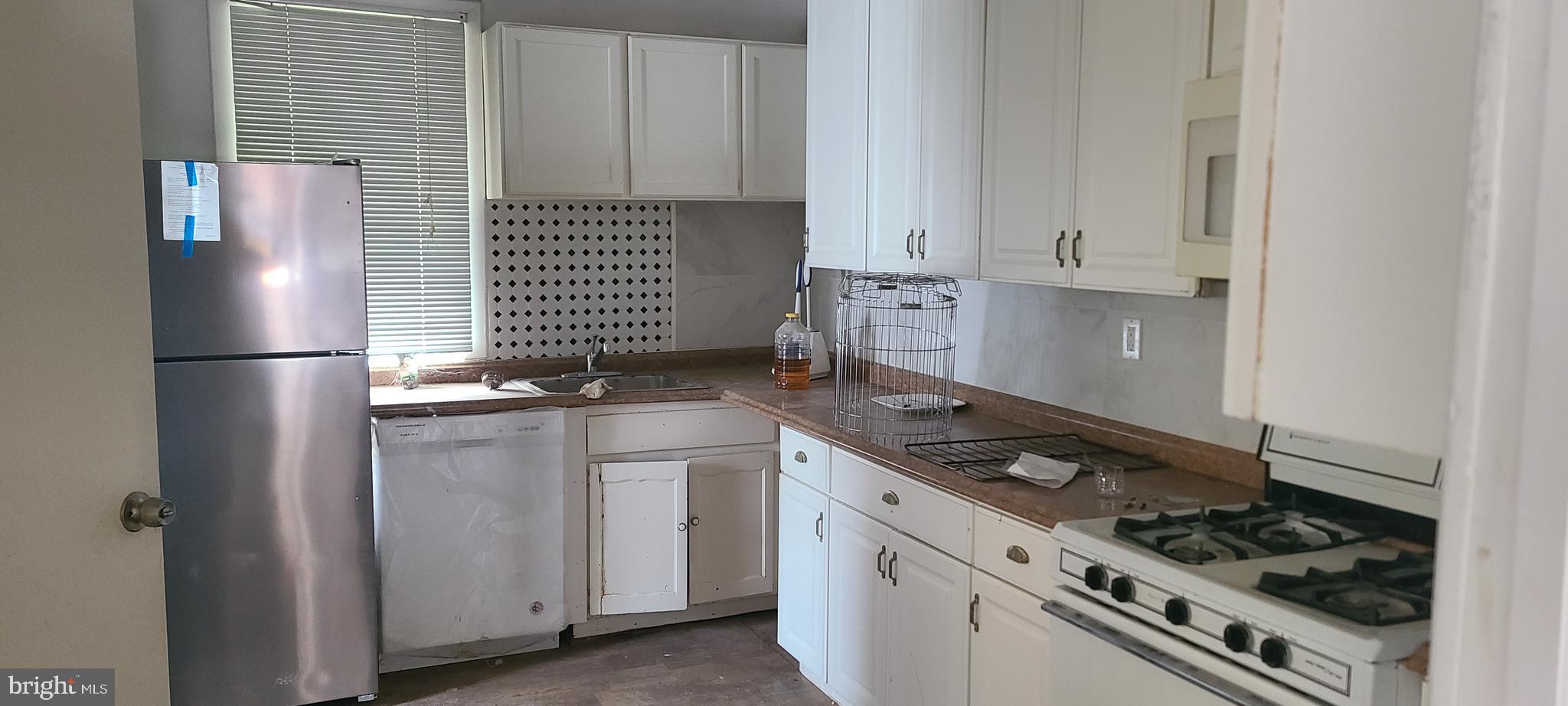 693 Klockner Road Trenton, NJ 08619 - Photo 4 of 7