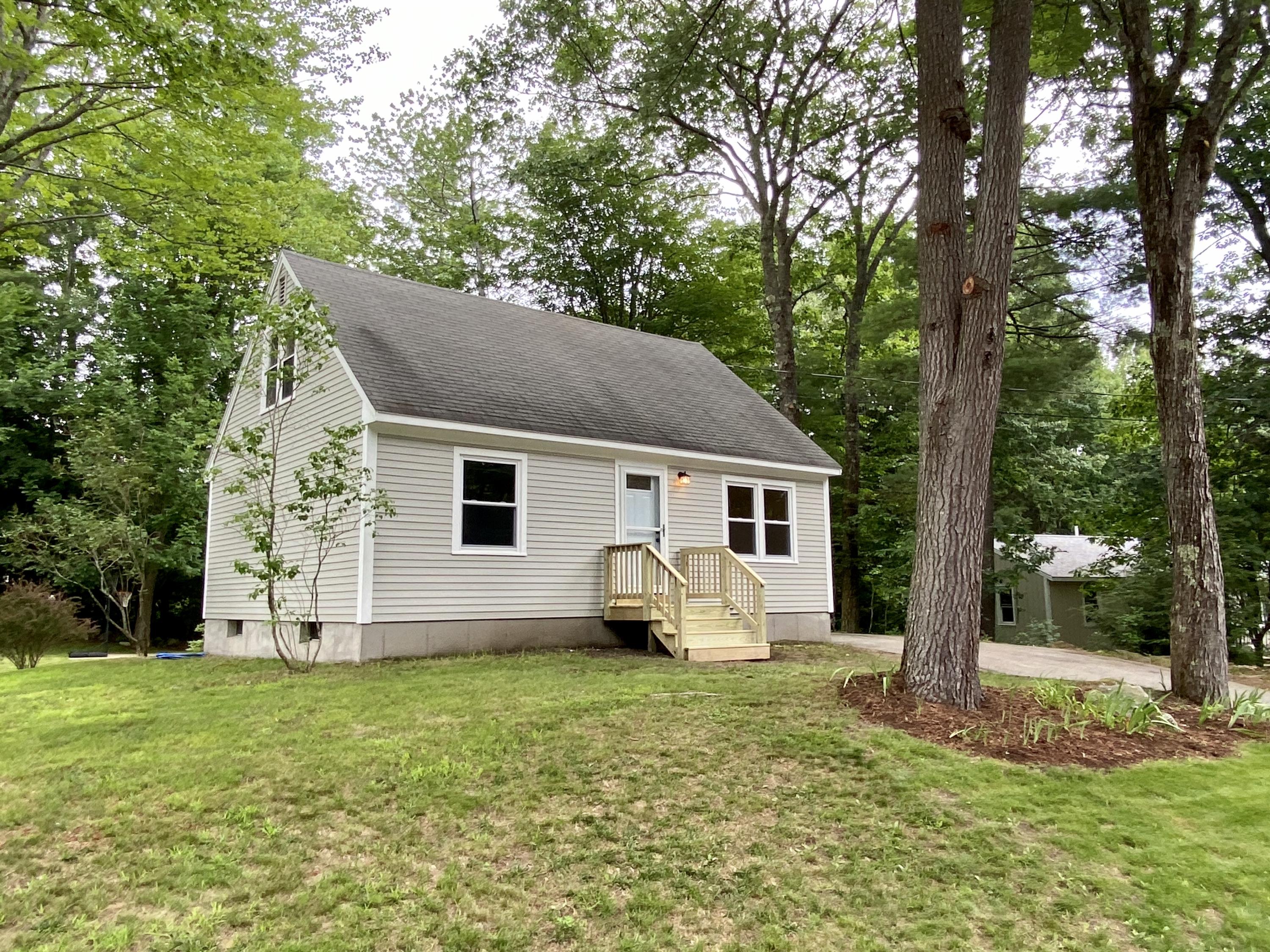 53 Barbara Street Springvale, ME 04083 - Photo 3 of 29 57A8802B-D74C-404E-B785-90F90329790B
