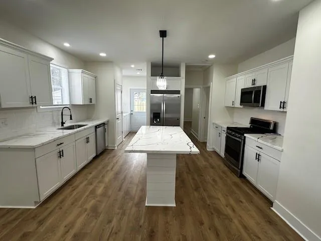 $2,350 | 3730 Cypress Street, Metairie, LA 70001