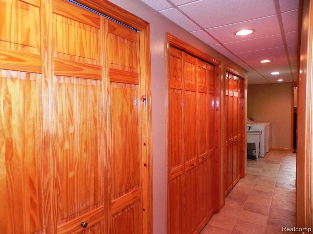 3121 Smugglers Ridge Walled Lake, MI 48390 - Photo 23 of 44 Hallway to laundry room.JPG