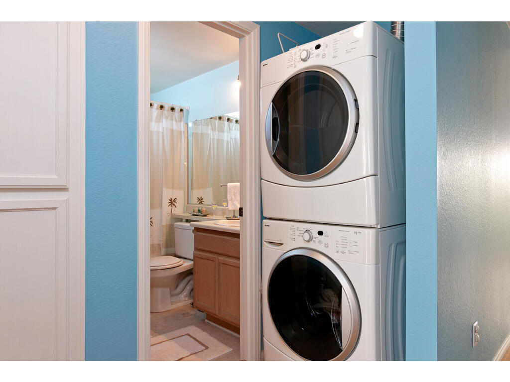 848 Woodland Avenue, Unit 6 Ojai, CA 93023 - Photo 17 of 29 848 Woodland Ave 6-017-006-Laundry-MLS_S