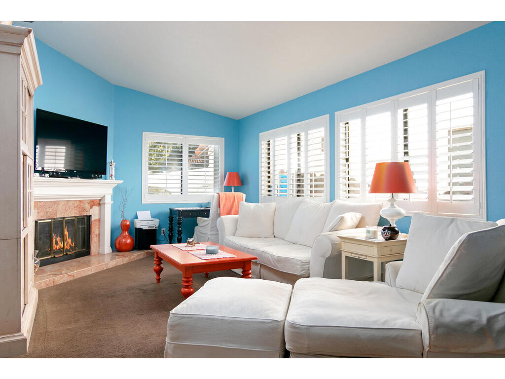 848 Woodland Avenue, Unit 6 Ojai, CA 93023 - Photo 4 of 29 848 Woodland Ave 6-004-011-Living Room-M