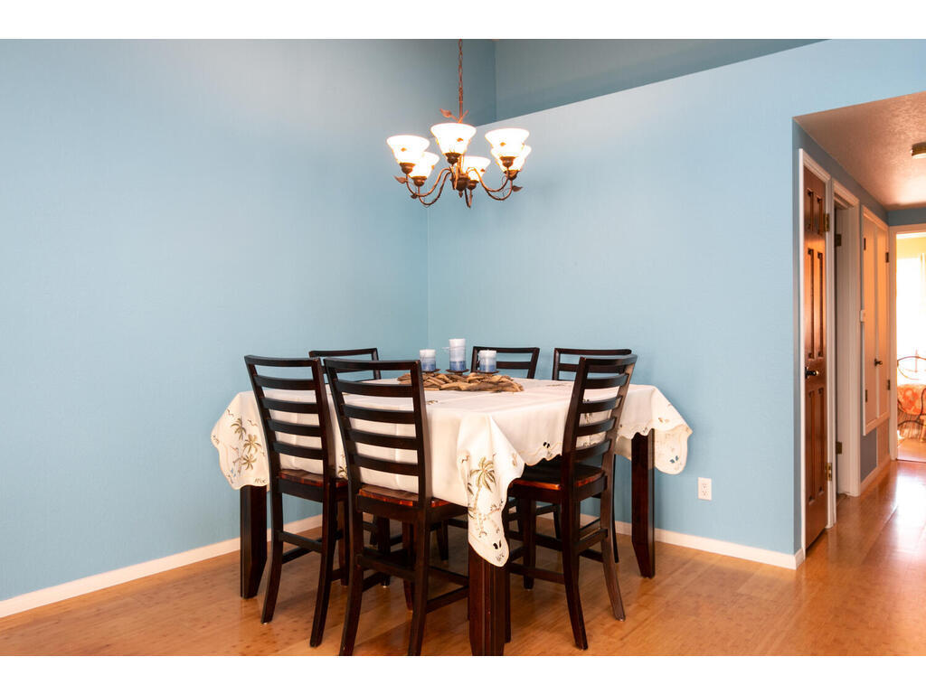 848 Woodland Avenue, Unit 6 Ojai, CA 93023 - Photo 6 of 29 848 Woodland Ave 6-006-017-Dining Room-M