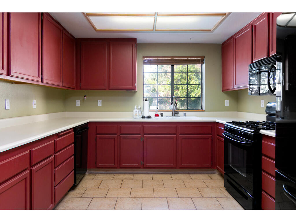 848 Woodland Avenue, Unit 6 Ojai, CA 93023 - Photo 8 of 29 848 Woodland Ave 6-008-002-Kitchen-MLS_S