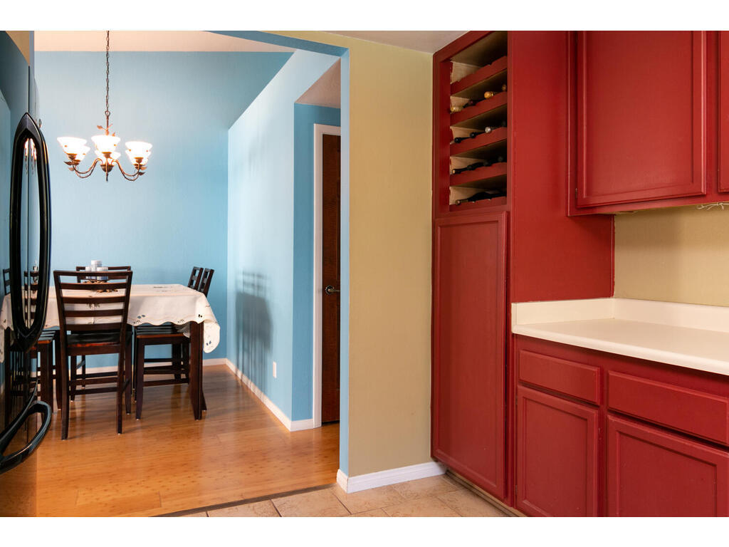 848 Woodland Avenue, Unit 6 Ojai, CA 93023 - Photo 10 of 29 848 Woodland Ave 6-010-003-Kitchen-MLS_S