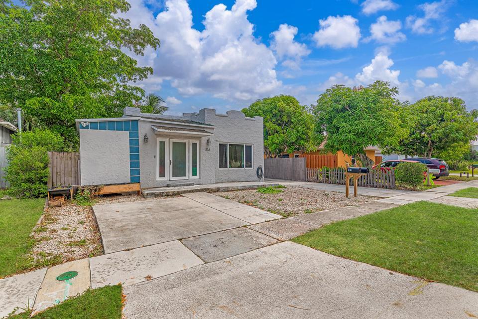 516 Nathan Hale Road, Unit 1 West Palm Beach, FL 33405 - Photo 20 of 24 East side view