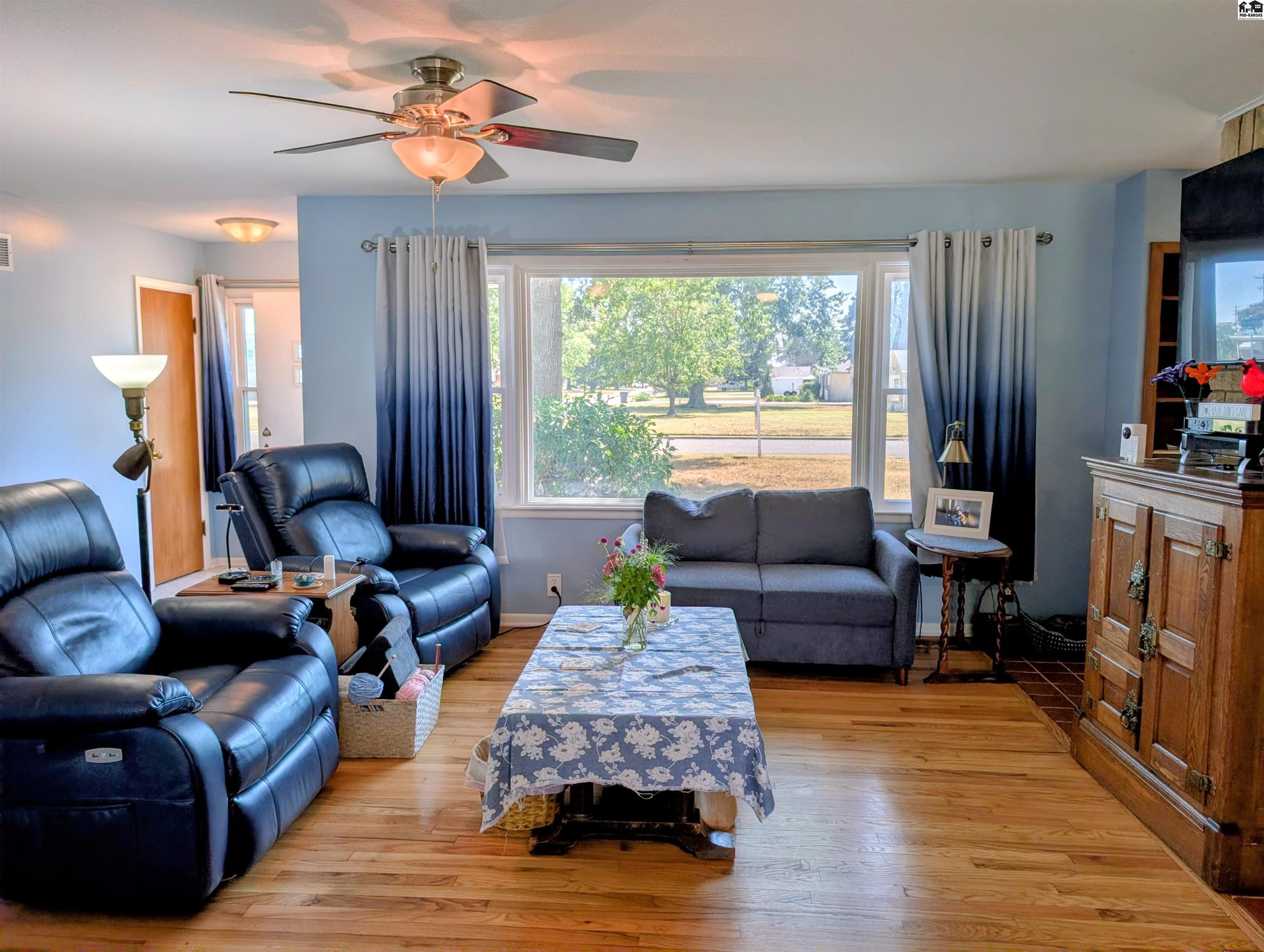 414 Random Road Newton, KS 67114 - Photo 2 of 28 Gallery Image 2