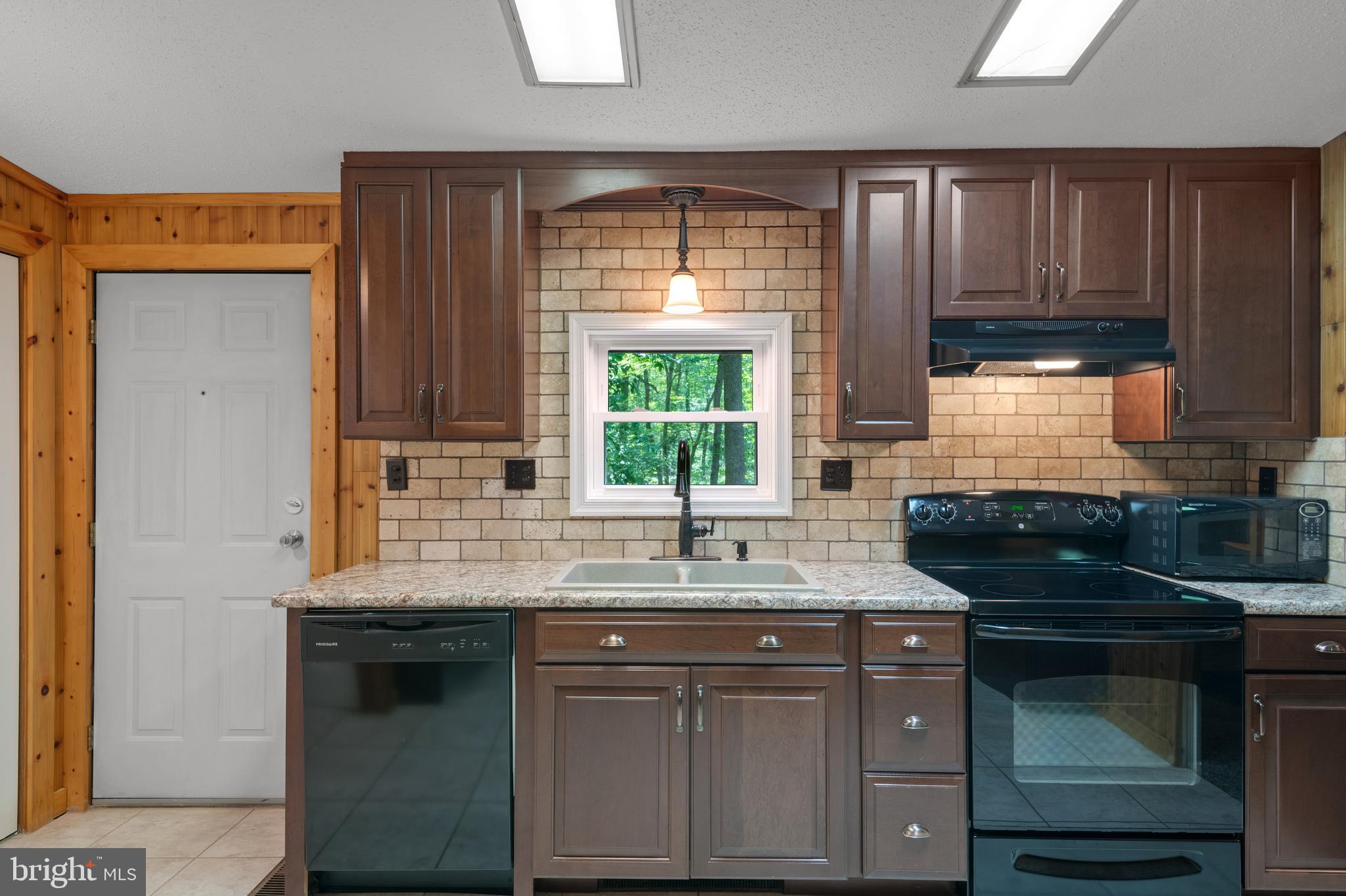 61 Maple Avenue Manheim, PA 17545 - Photo 12 of 40 Modern kitchen highlighted w/new cabinets