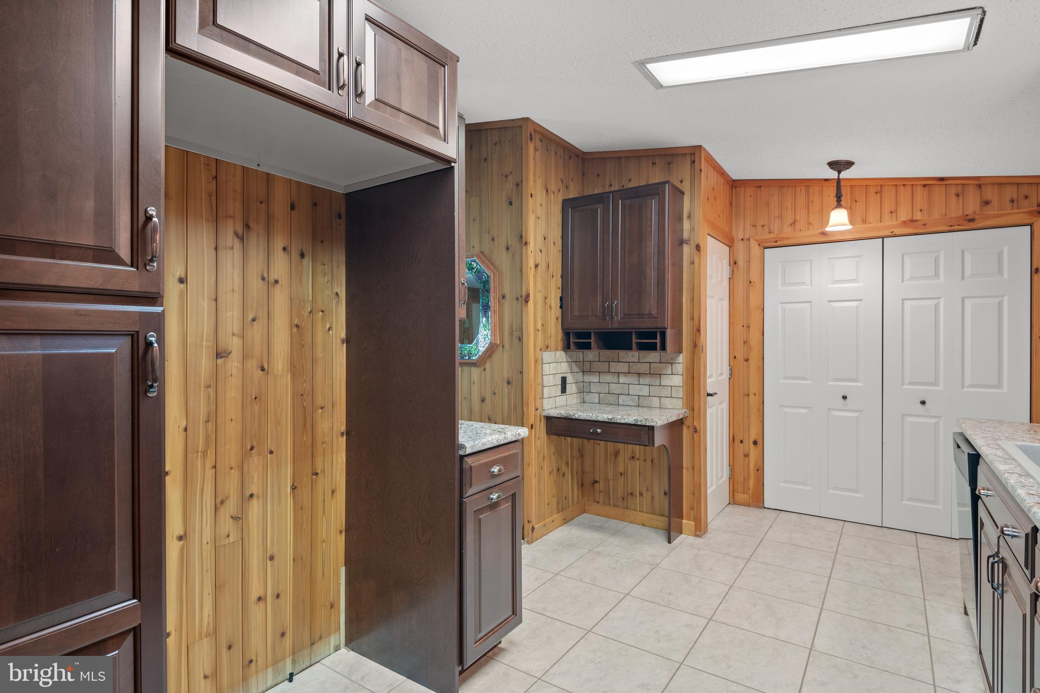 61 Maple Avenue Manheim, PA 17545 - Photo 13 of 40 Useful desk nook