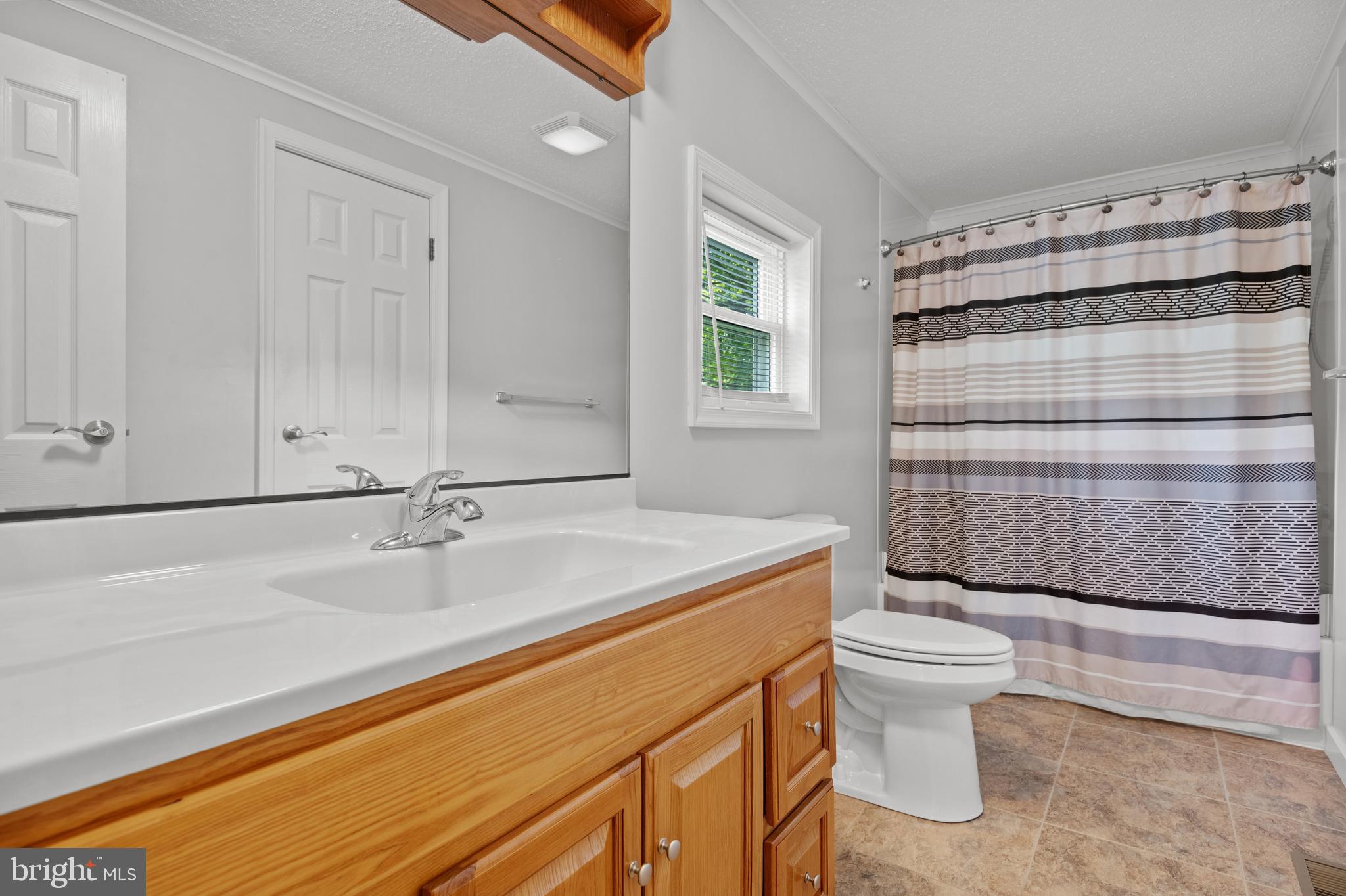 61 Maple Avenue Manheim, PA 17545 - Photo 26 of 40 Tidy bath with tub/shower combo