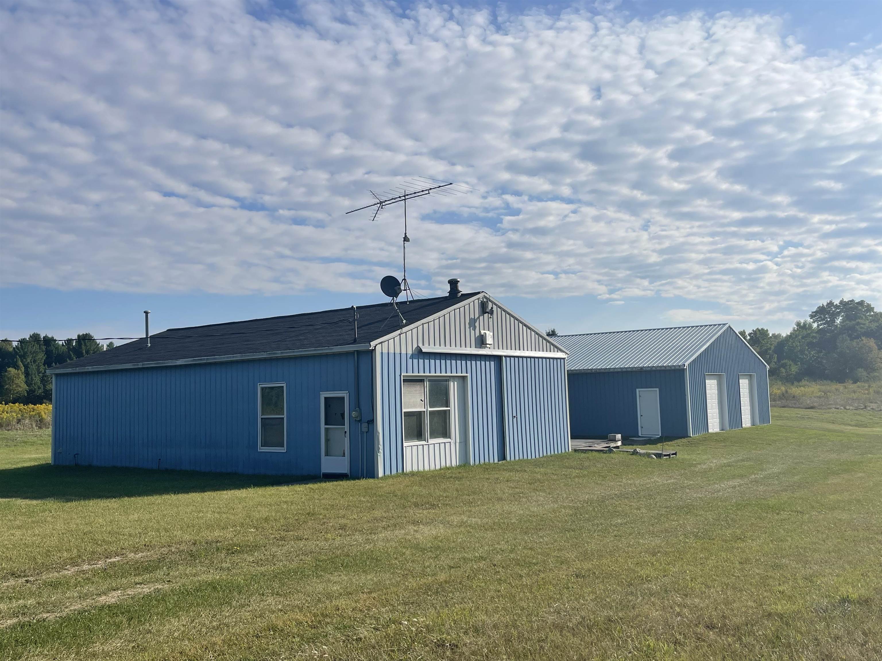 6160 Meredith Grade Road Harrison, MI 48625 - Photo 3 of 54