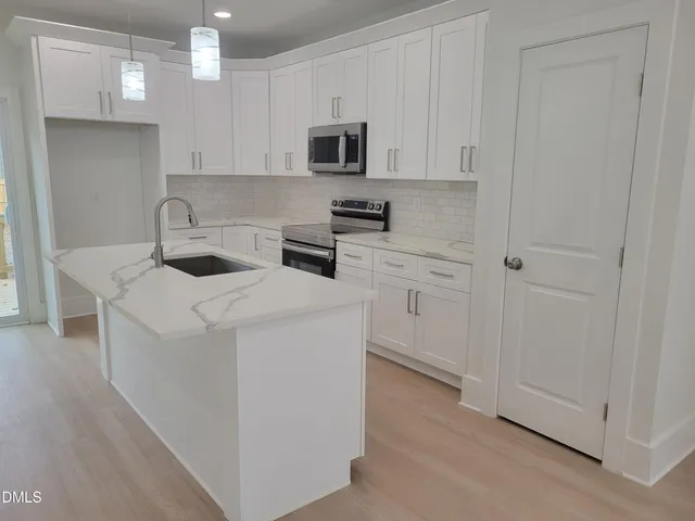 an empty room with windows and pillars in it