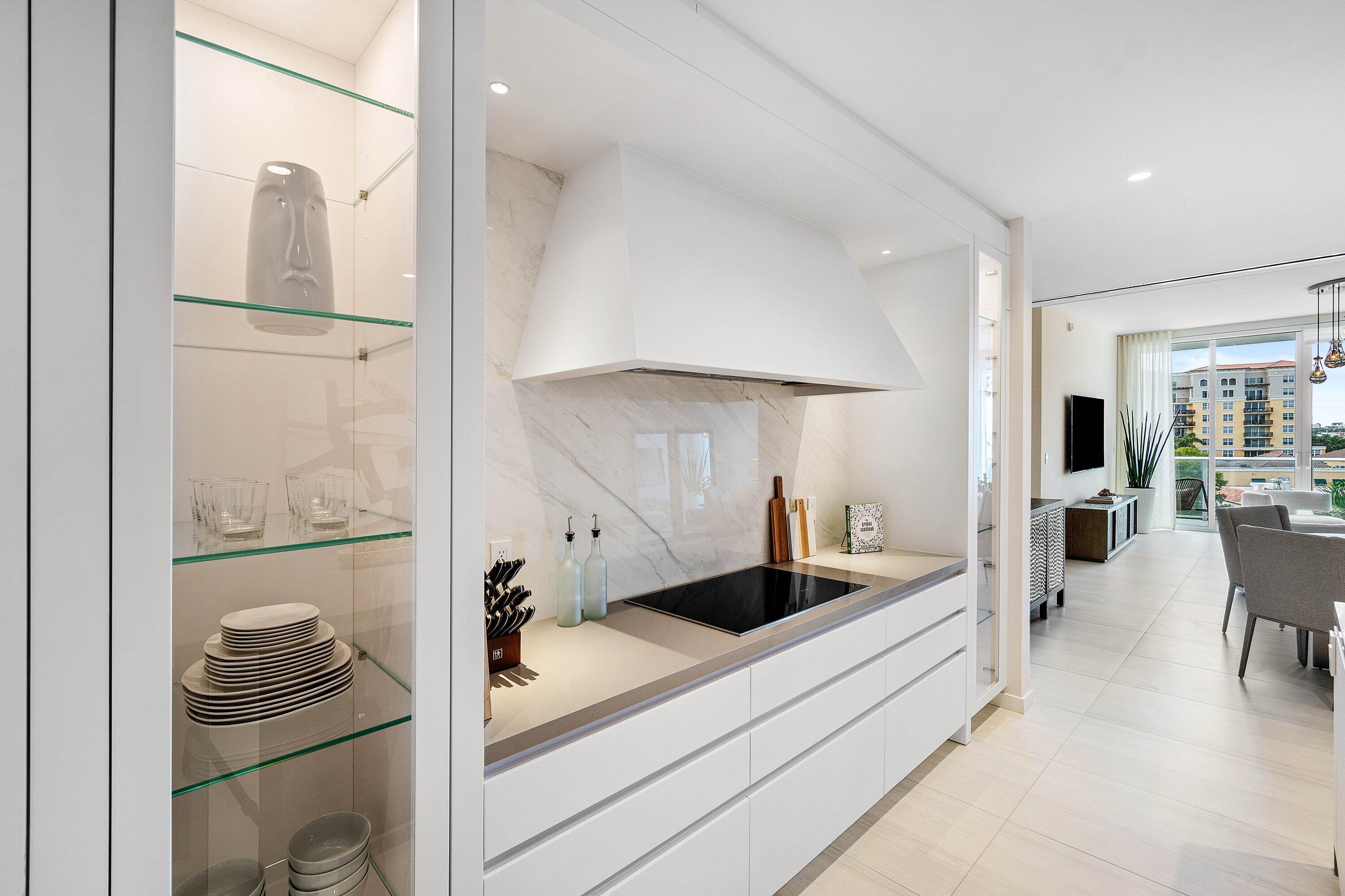 200 Southeast Mizner Boulevard, Unit 608 Boca Raton, FL 33432 - Photo 12 of 34 Kitchen