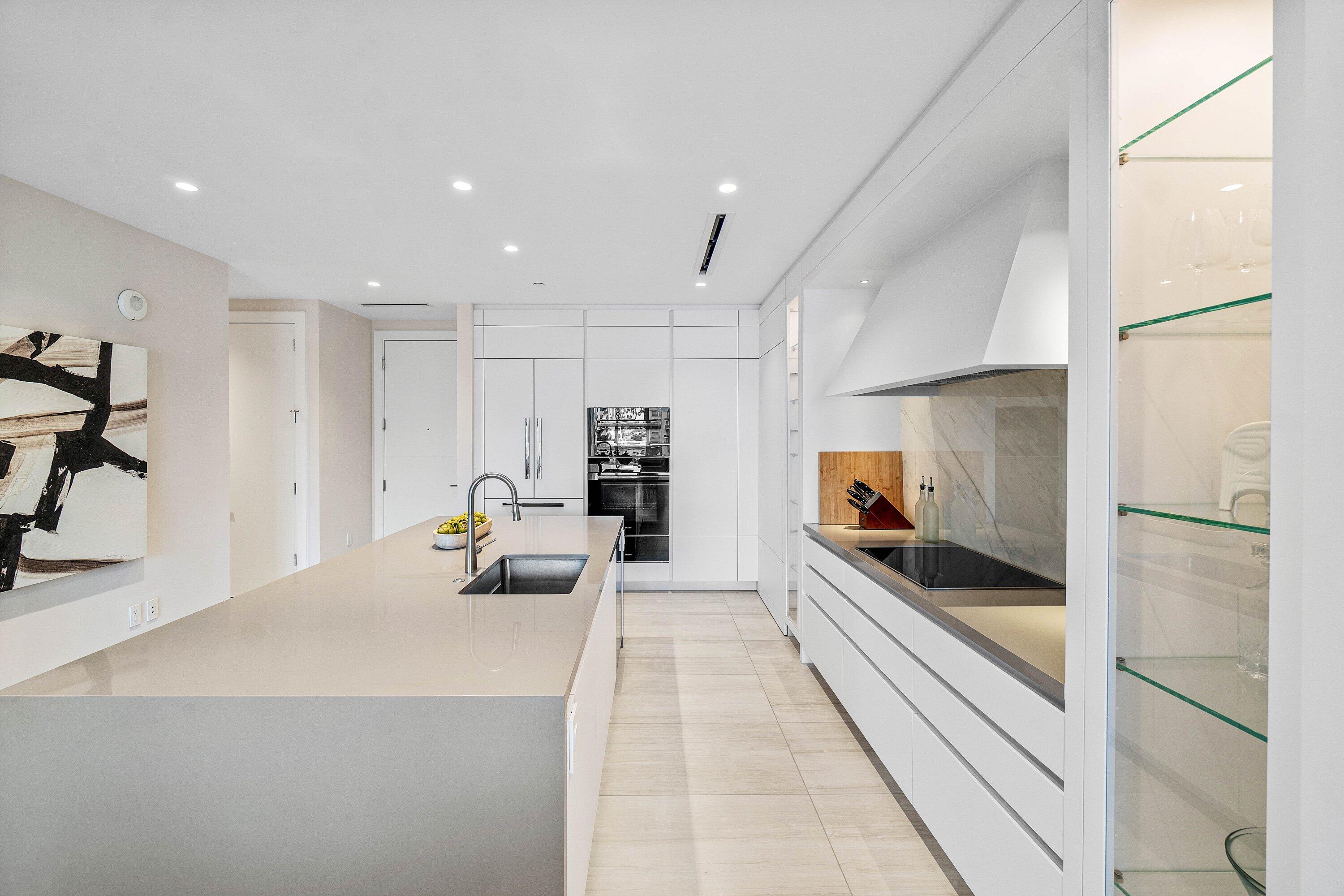 200 Southeast Mizner Boulevard, Unit 608 Boca Raton, FL 33432 - Photo 13 of 34 Kitchen