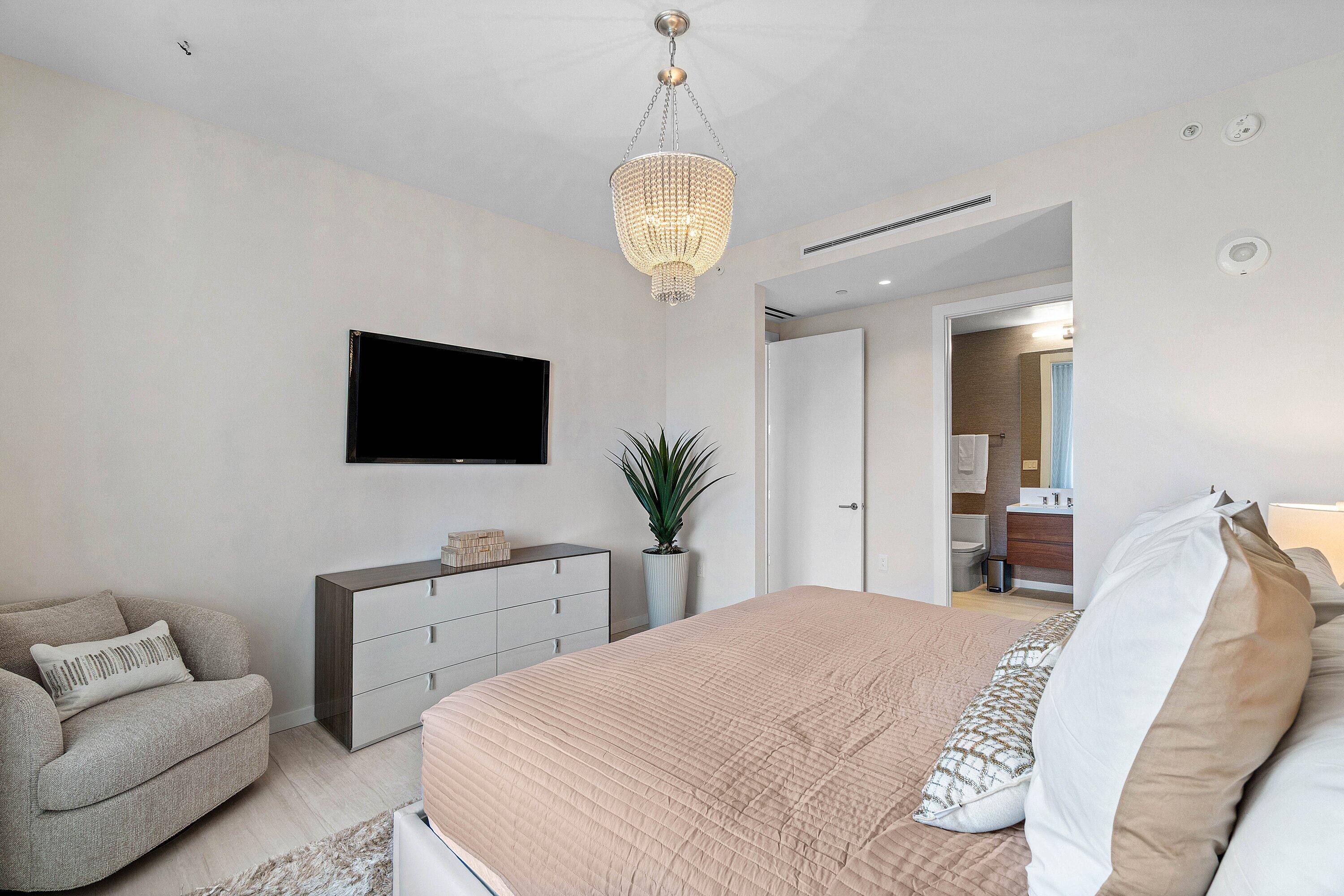 200 Southeast Mizner Boulevard, Unit 608 Boca Raton, FL 33432 - Photo 15 of 34 Guest Bedroom