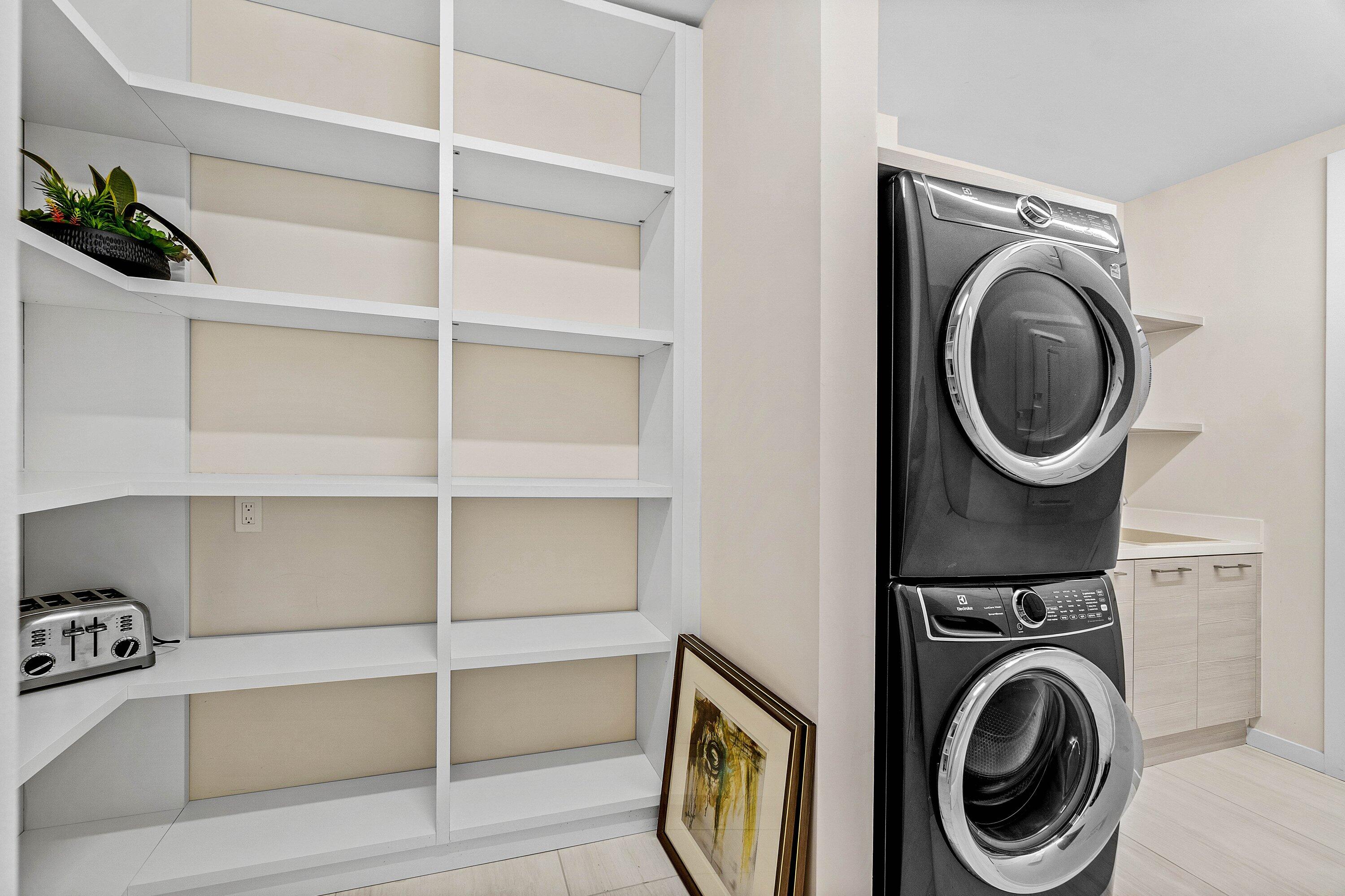 200 Southeast Mizner Boulevard, Unit 608 Boca Raton, FL 33432 - Photo 21 of 34 laundry Room