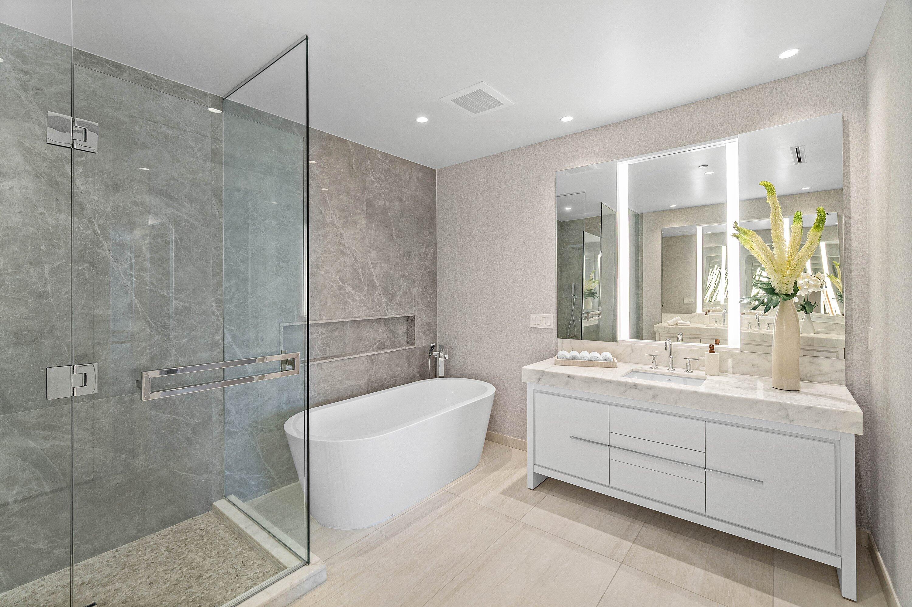 200 Southeast Mizner Boulevard, Unit 608 Boca Raton, FL 33432 - Photo 28 of 34 Primary Bathroom