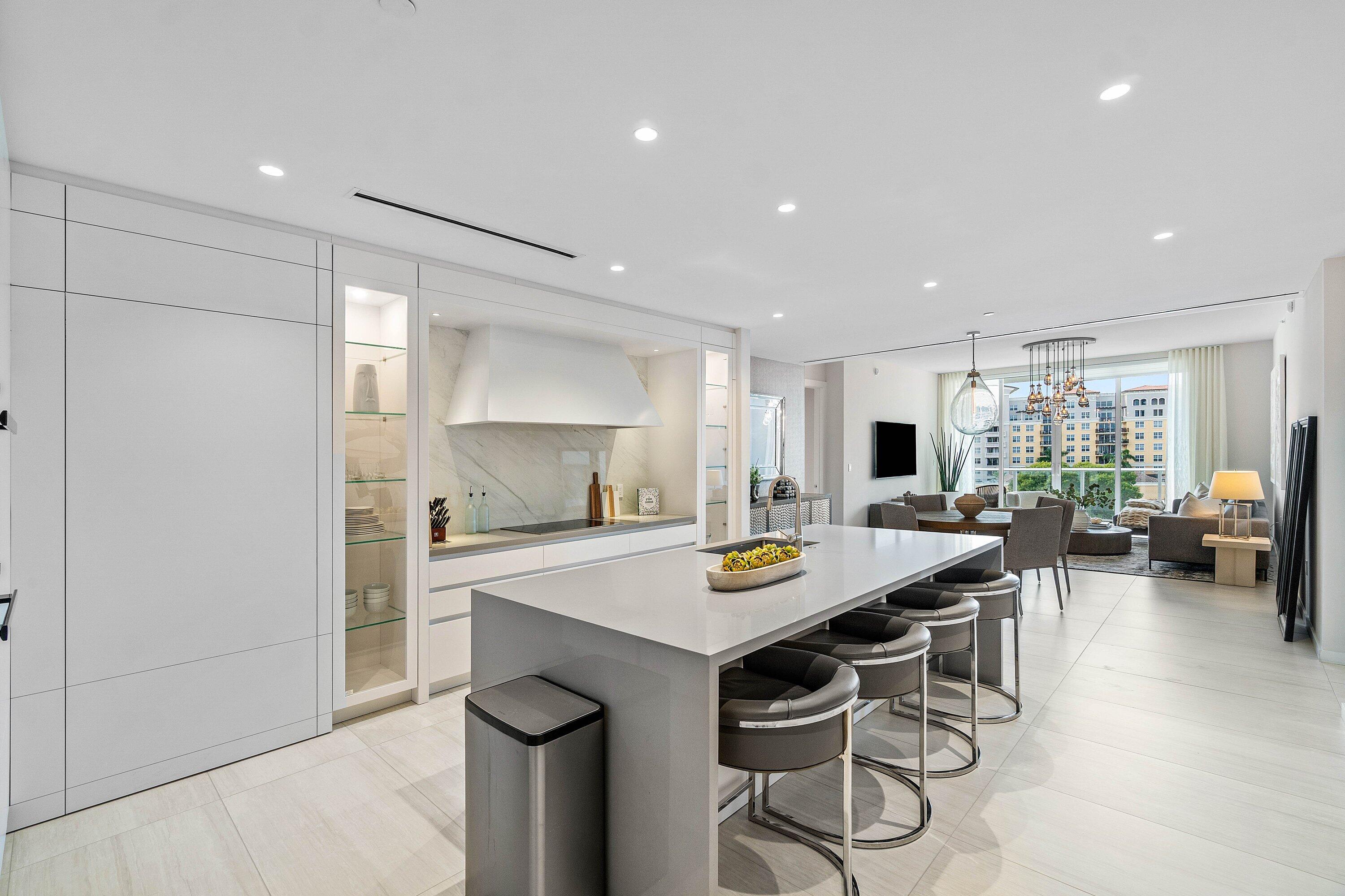 200 Southeast Mizner Boulevard, Unit 608 Boca Raton, FL 33432 - Photo 8 of 34 Kitchen