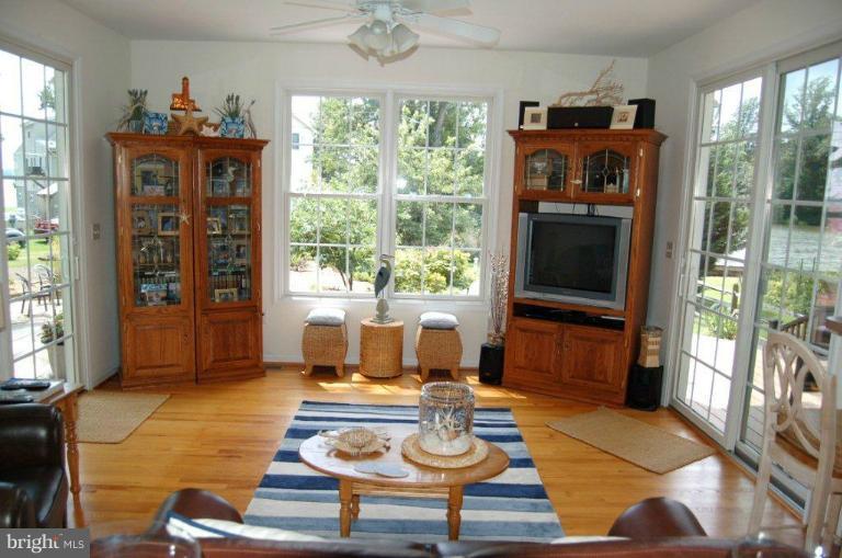 227 Pike Road Pasadena, MD 21122 - Photo 16 of 25 Family Room