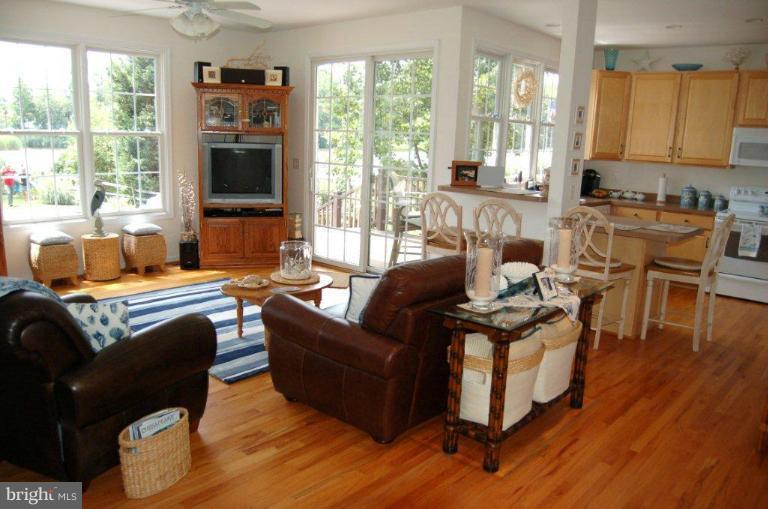 227 Pike Road Pasadena, MD 21122 - Photo 17 of 25 Family Room