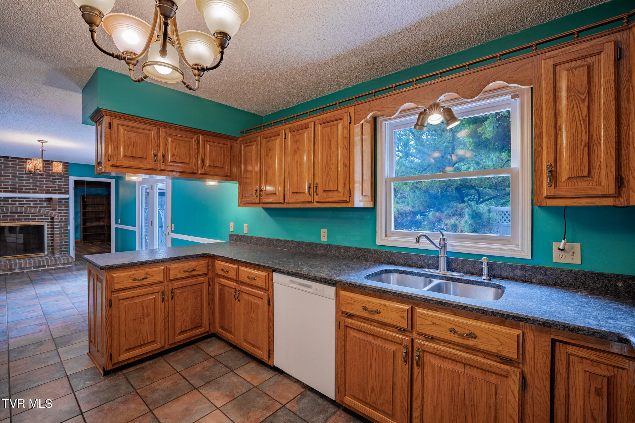 146 El Bowers Road Elizabethton, TN 37643 - Photo 8 of 40 1R9A7568-HDR