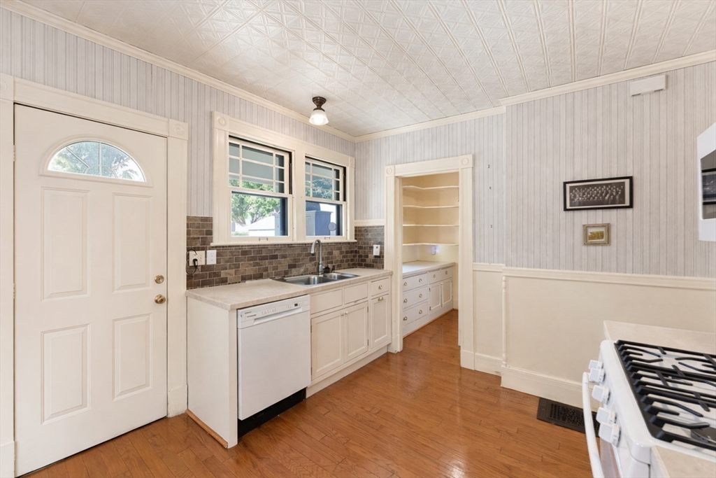 106 Magnolia Terrace Springfield, MA 01108 - Photo 9 of 27