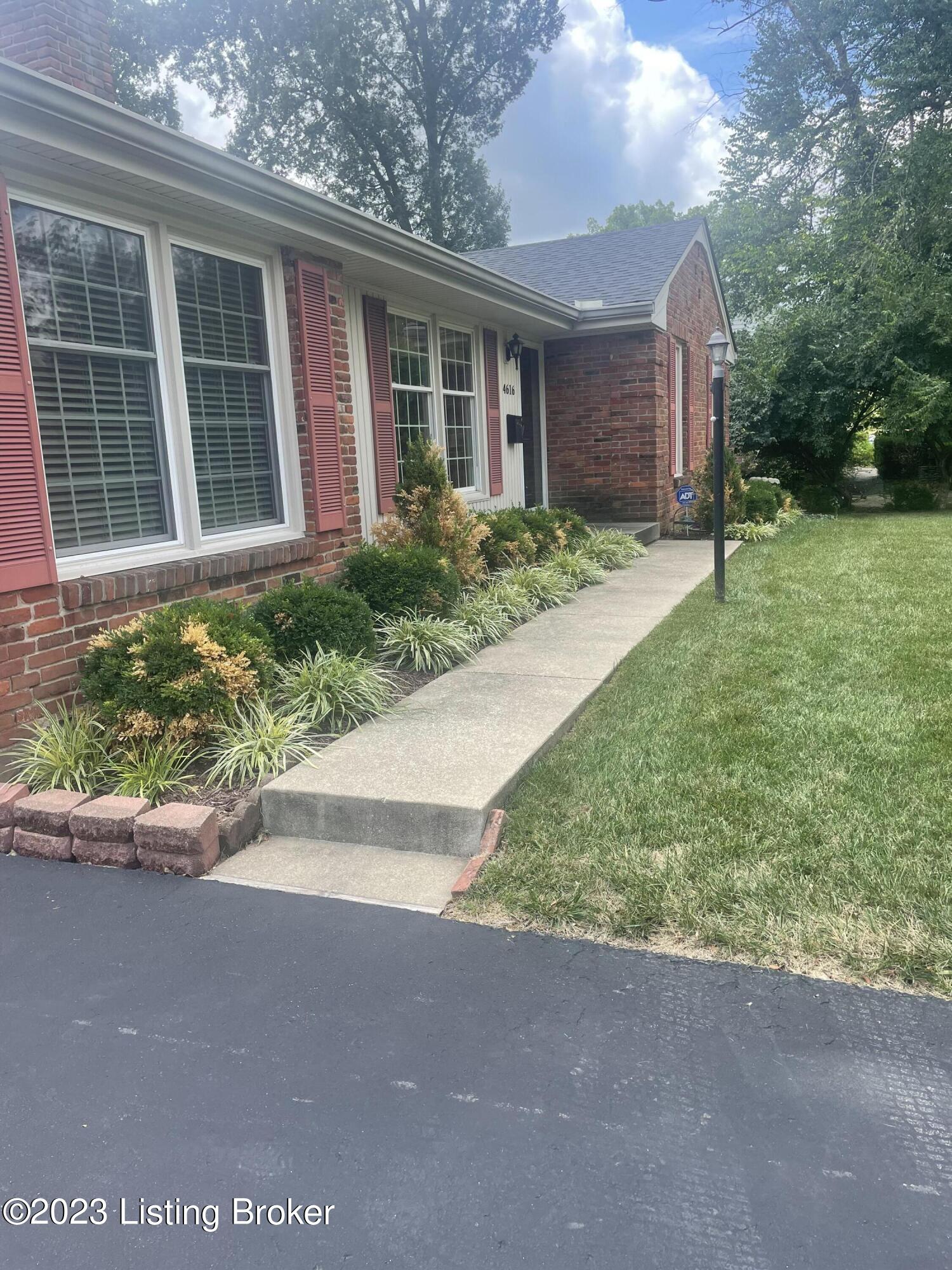 4616 Tween Road Louisville, KY 40207 - Photo 2 of 50 IMG_7387
