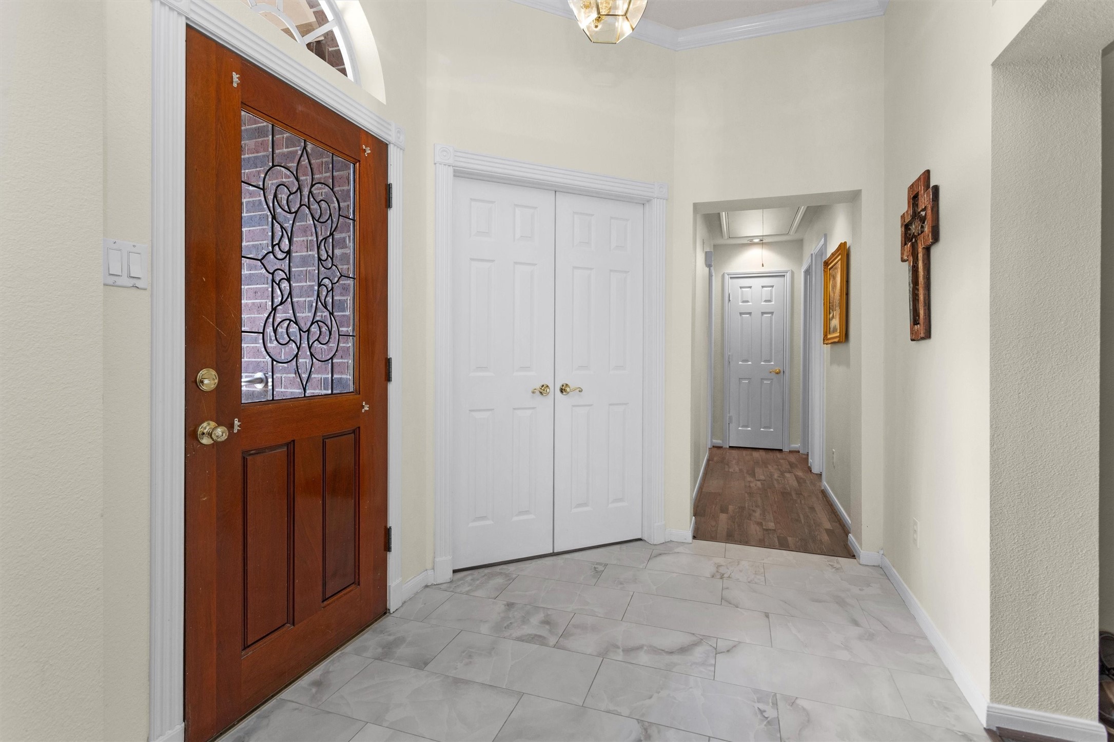 529 Stephen F Austin Drive Conroe, TX 77302 - Photo 12 of 37 a view of an entryway