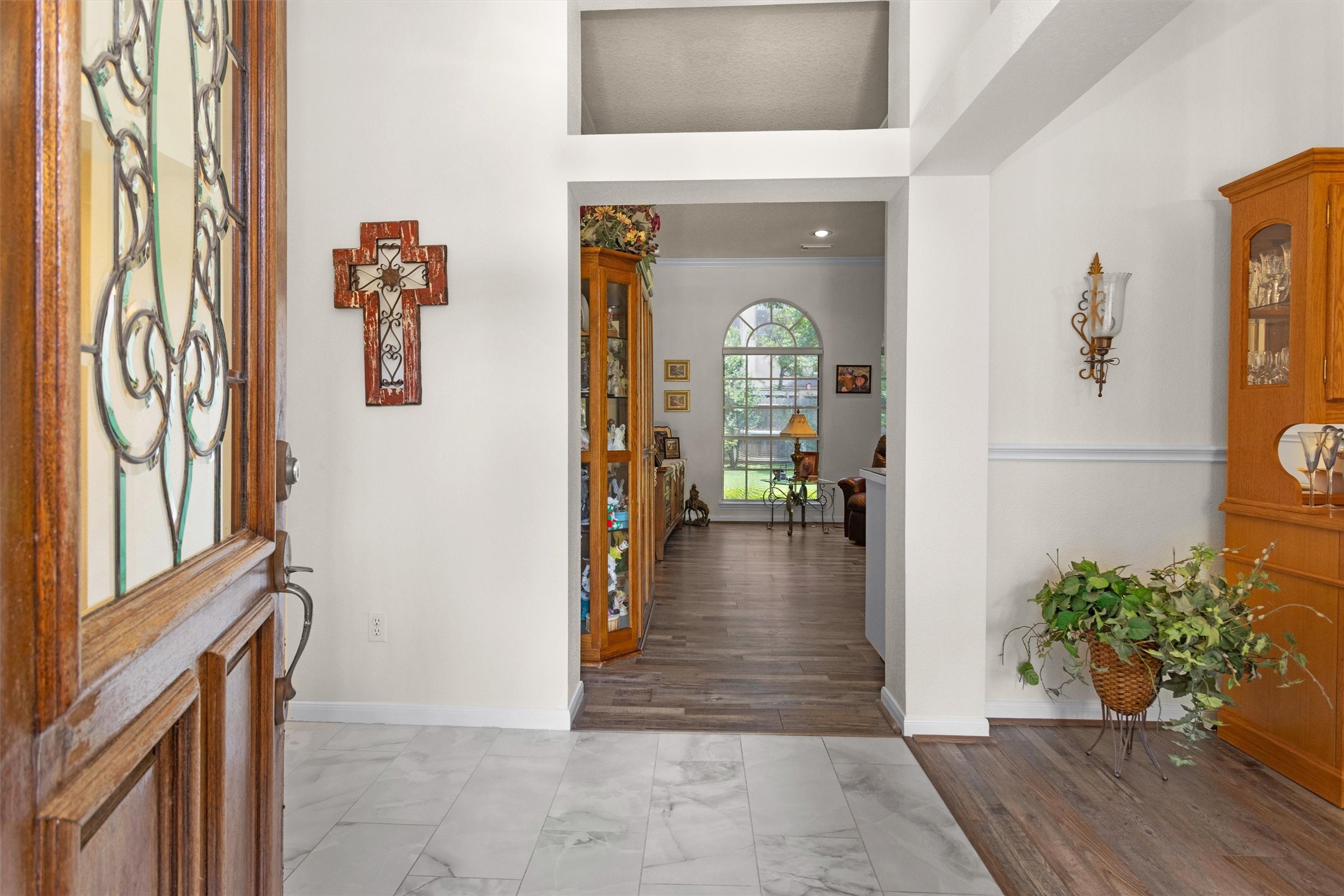 529 Stephen F Austin Drive Conroe, TX 77302 - Photo 14 of 37 a view of a hallway with wooden floor and a dining room