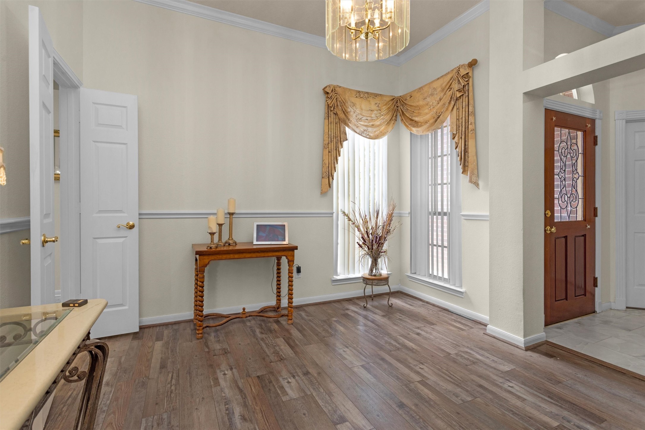 529 Stephen F Austin Drive Conroe, TX 77302 - Photo 15 of 37 a view of an entryway with wooden floor