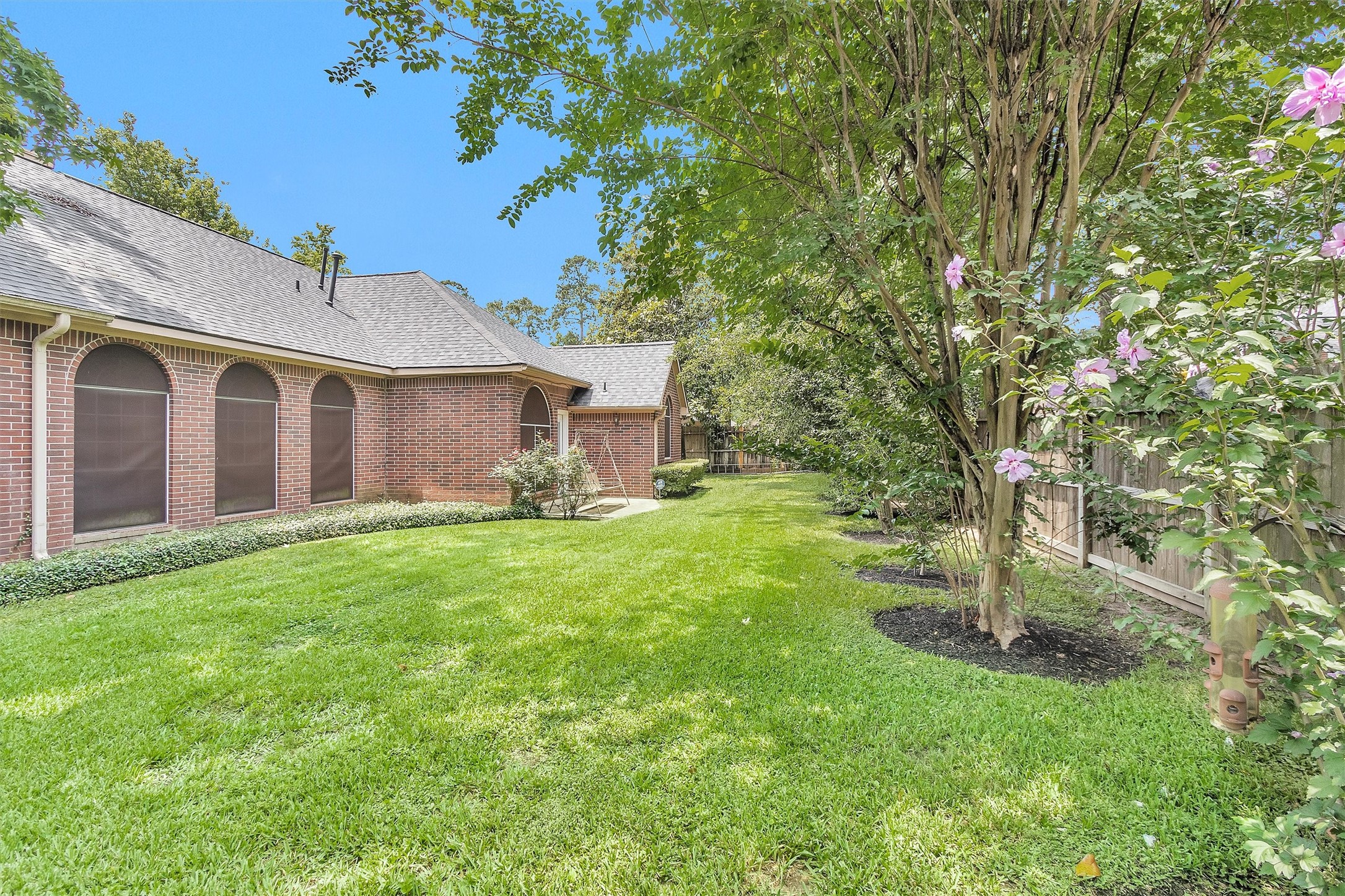 529 Stephen F Austin Drive Conroe, TX 77302 - Photo 4 of 37 a front view of a house with a garden