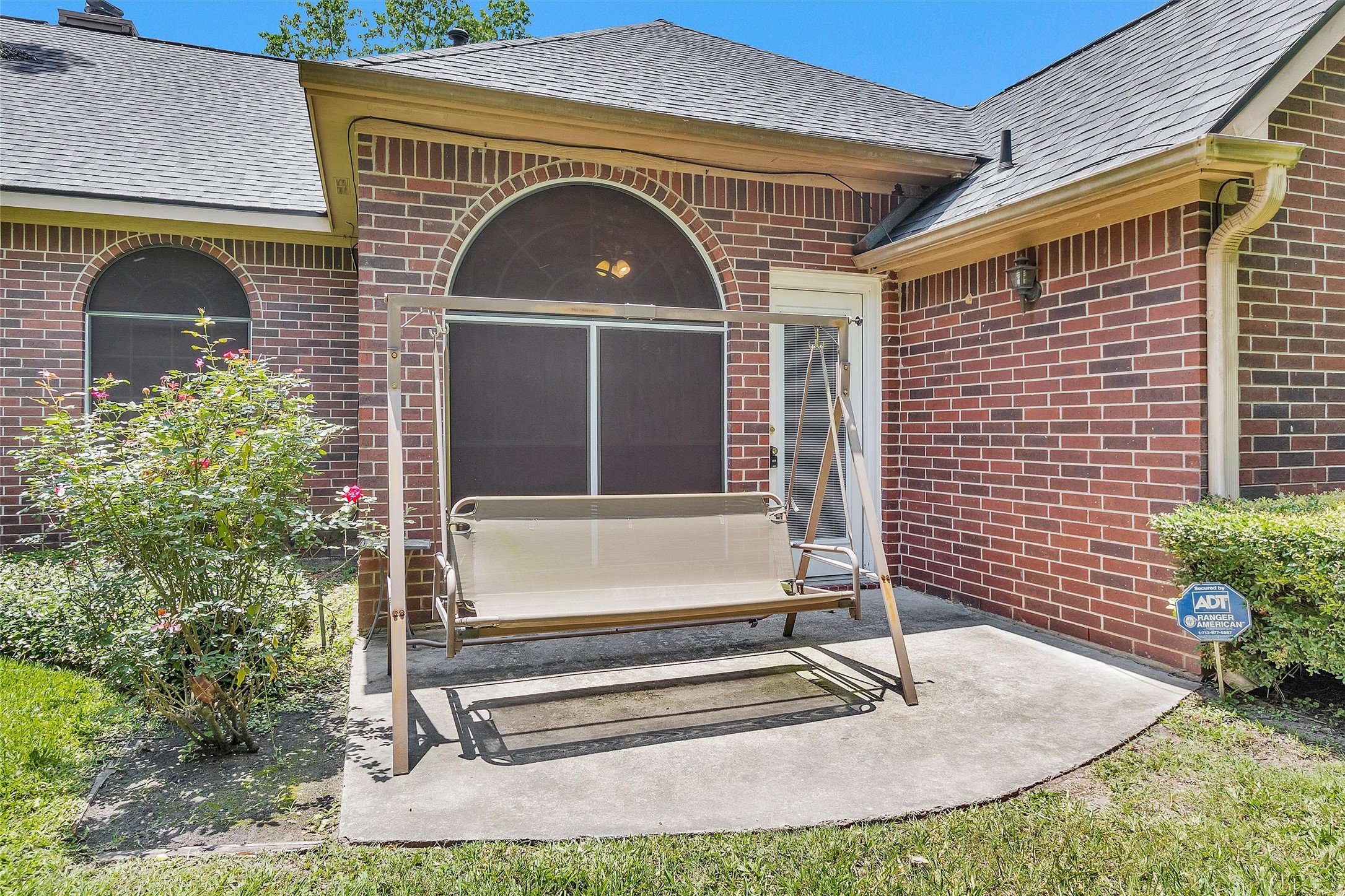 529 Stephen F Austin Drive Conroe, TX 77302 - Photo 8 of 37 a front view of a house with a garden