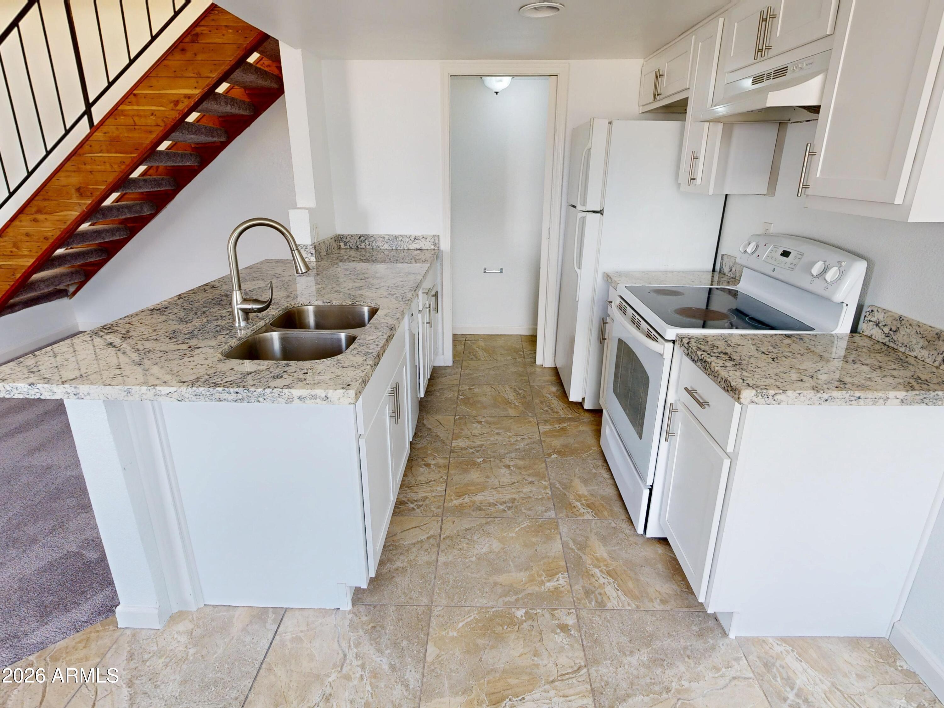 2629 West Ocotillo Road, Unit 2 Phoenix, AZ 85017 - Photo 3 of 21 2629-W-Ocotillo-Rd-Kicthen