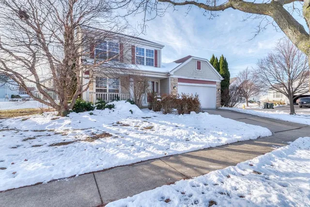 $369,900 | 703 Hillcrest Drive, Bolingbrook, IL 60440