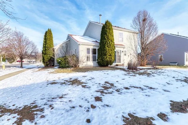 $369,900 | 703 Hillcrest Drive, Bolingbrook, IL 60440