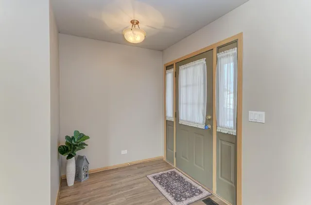 $369,900 | 703 Hillcrest Drive, Bolingbrook, IL 60440