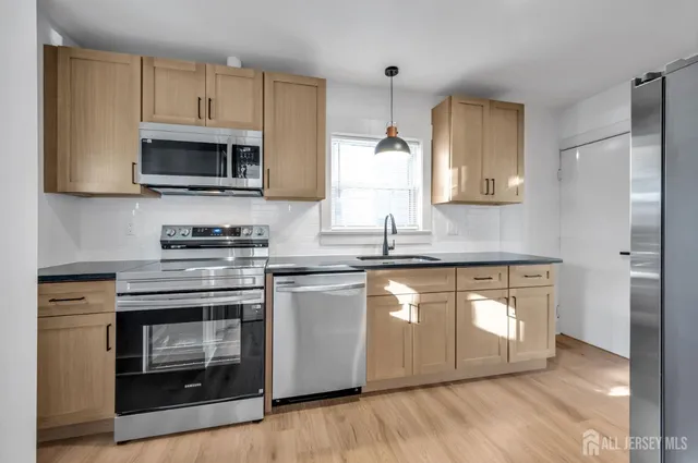 $3,500 | 350 Bergen Street, Unit 52, Plainfield, NJ 07063