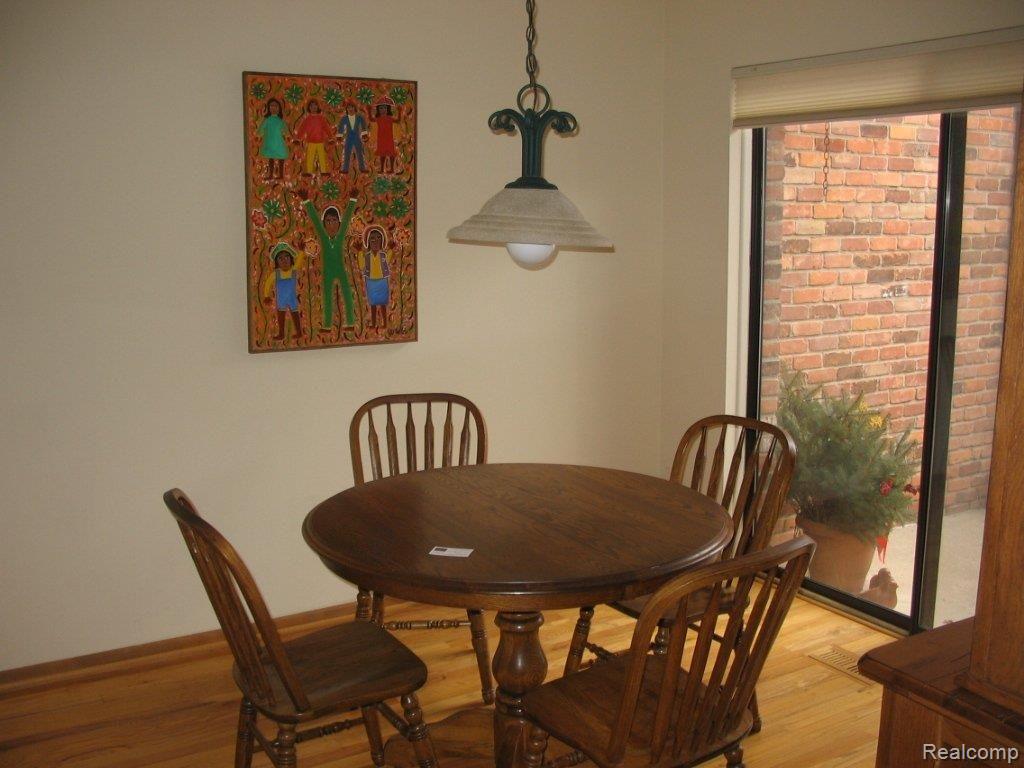 Kitchen Dining Area