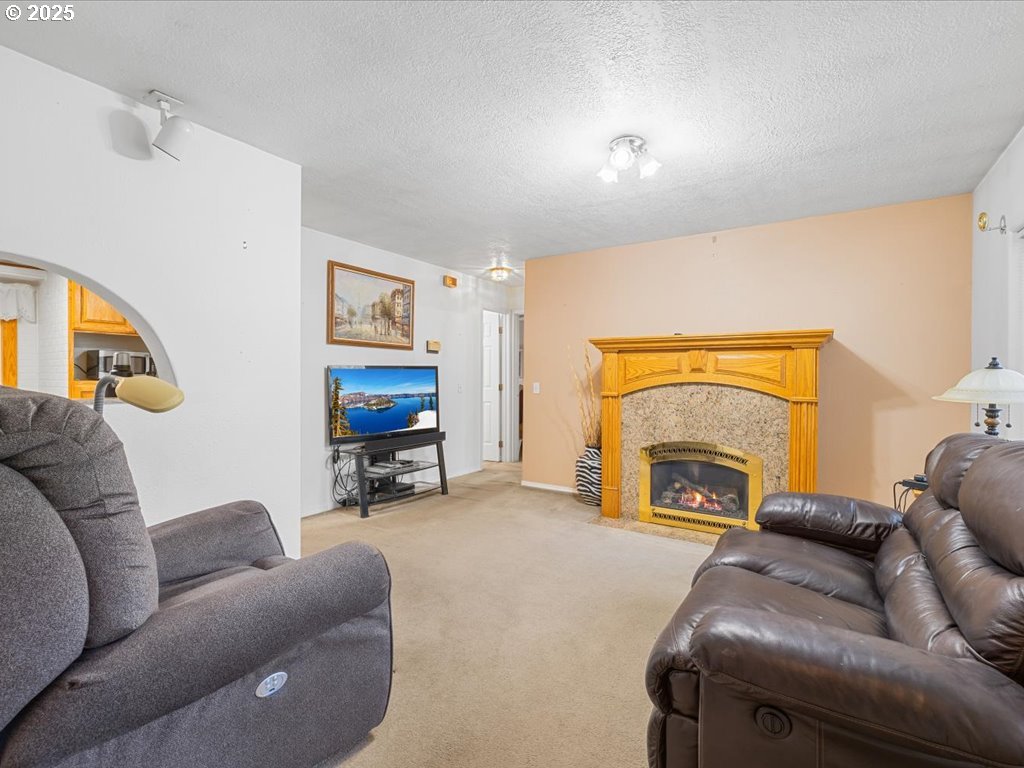 17862 Rainbow Rock Road Brookings, OR 97415 - Photo 20 of 48 Family Room
