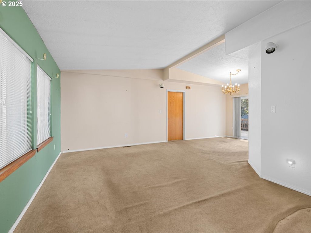 17862 Rainbow Rock Road Brookings, OR 97415 - Photo 22 of 48 Living Room